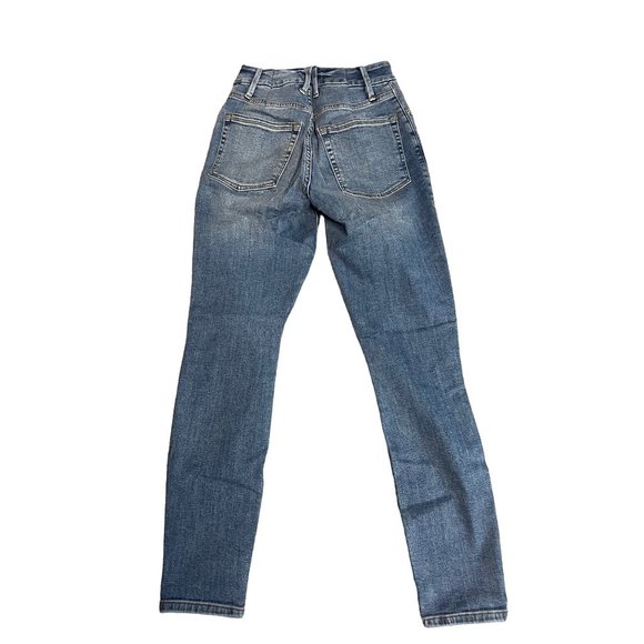 Good American Good Legs Crop Clean Hem in Blue752 00 - Picture 3 of 5